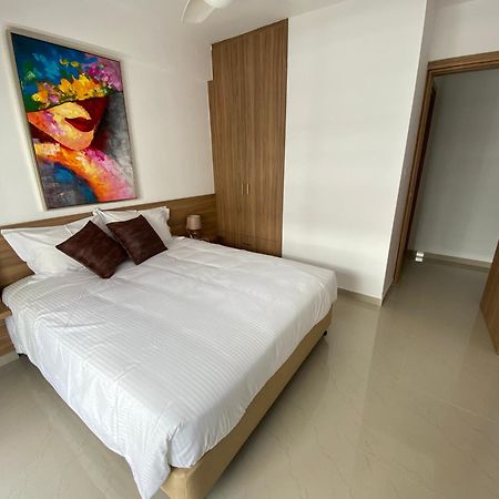 Larnaca Bay Suites Exterior foto