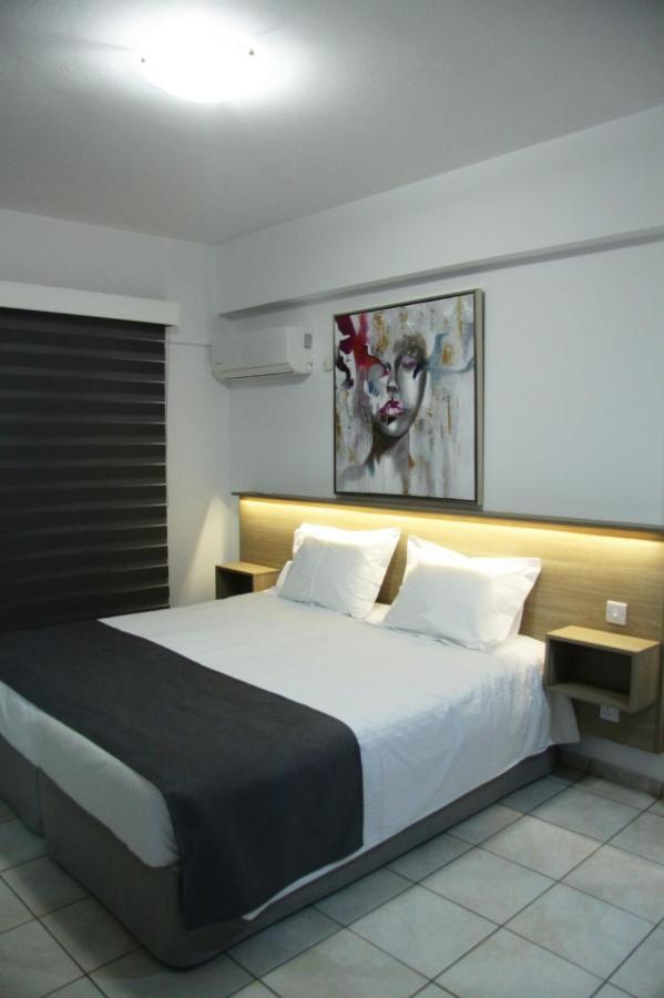 Larnaca Bay Suites Exterior foto
