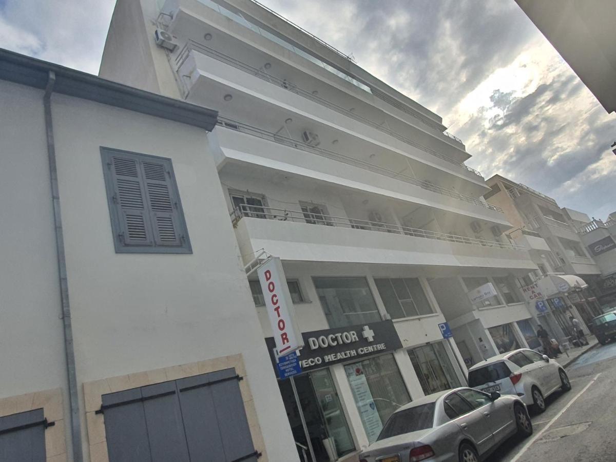 Larnaca Bay Suites Exterior foto