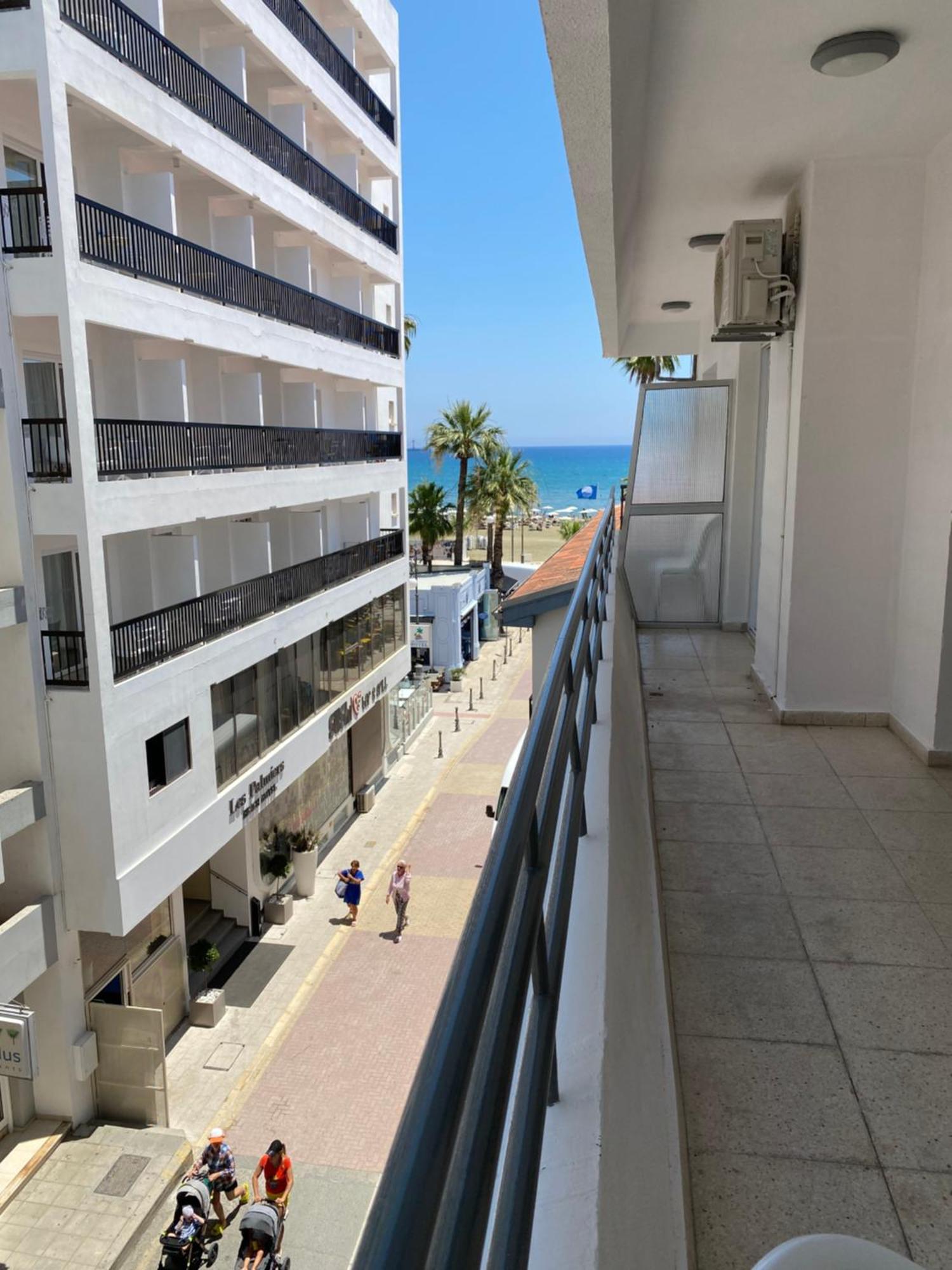 Larnaca Bay Suites Exterior foto