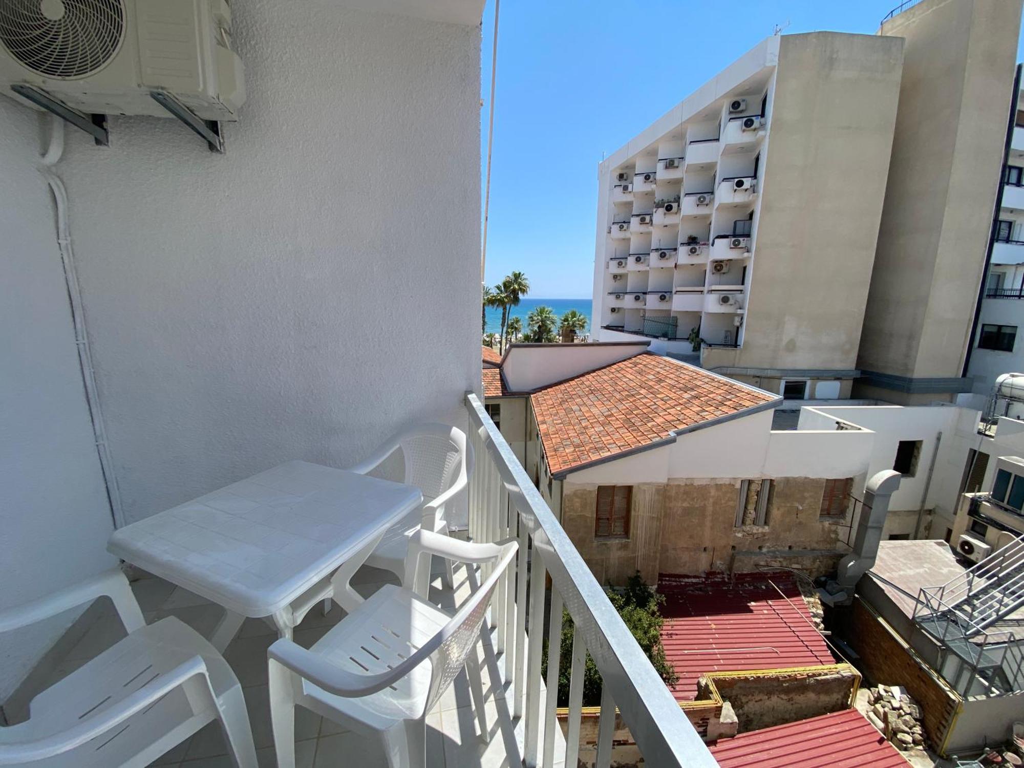 Larnaca Bay Suites Exterior foto